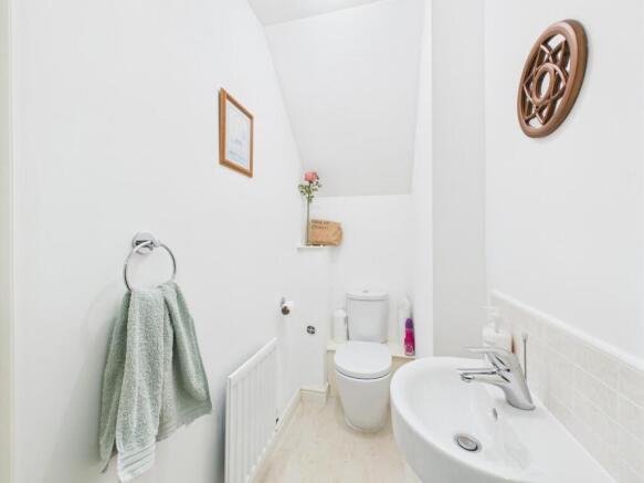 4 bed House for sale Image 12