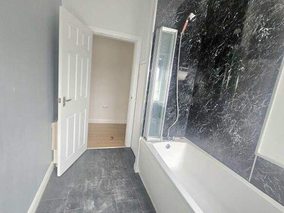 2 bed Flat to rent Image 6