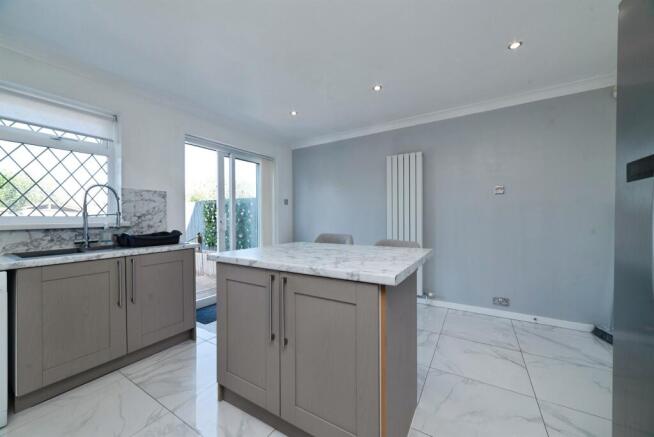 3 bed Terraced for sale Image 9