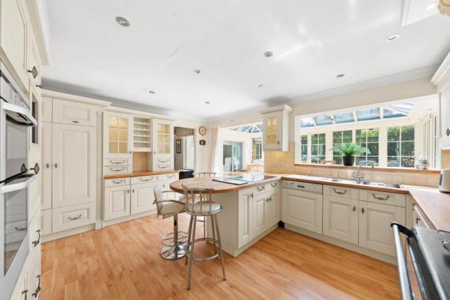 4 bed Detached Bungalow for sale Image 7