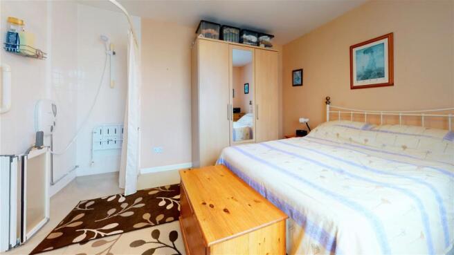 Carisbrooke-Bedroom.jpg