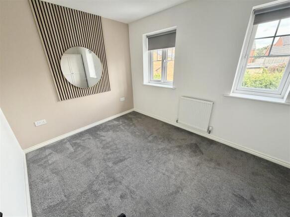 2 bed Semi-Detached to rent Image 6