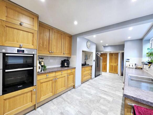 5 bed Terraced for sale Image 7
