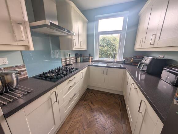 5 bed Semi-Detached for sale Image 10