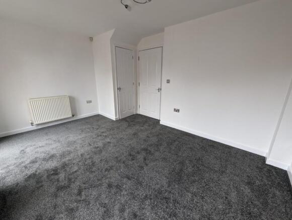 2 bed Semi-Detached to rent Image 9