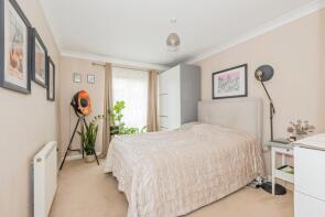 56, Canalside, Redhill RH1 2NH