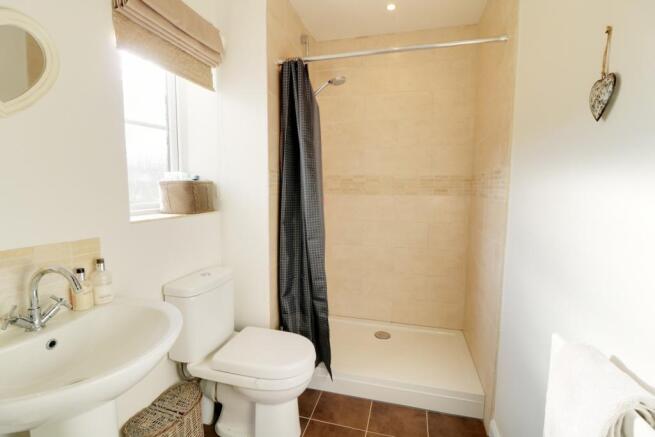 EN-SUITE SHOWER ROOM