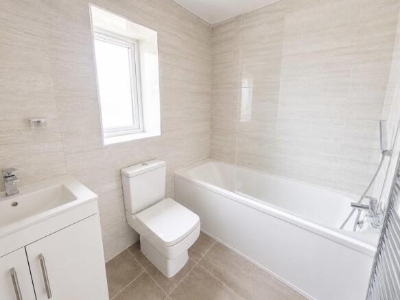 4 bed Detached for sale Image 11