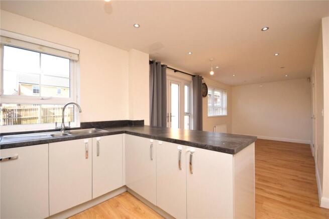 4 bed Detached for sale Image 5