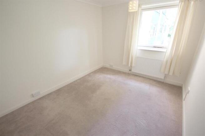 3 bed Apartment to rent Image 6