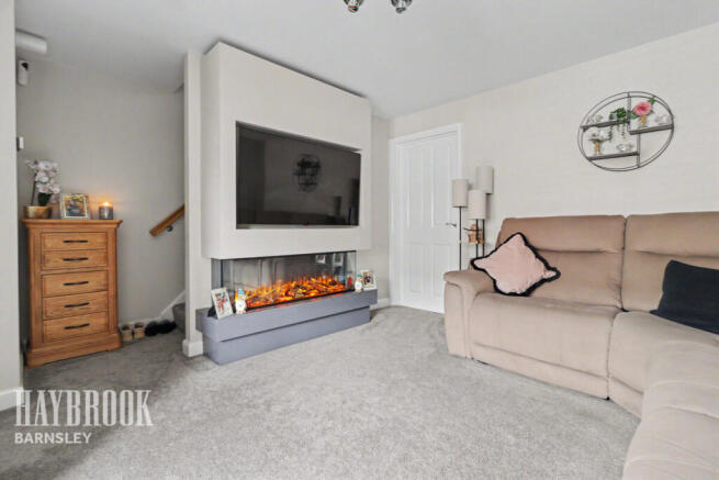 3 bed Semi-Detached for sale Image 4