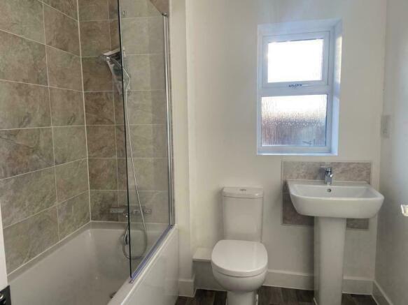 4 bed Town House to rent Image 9