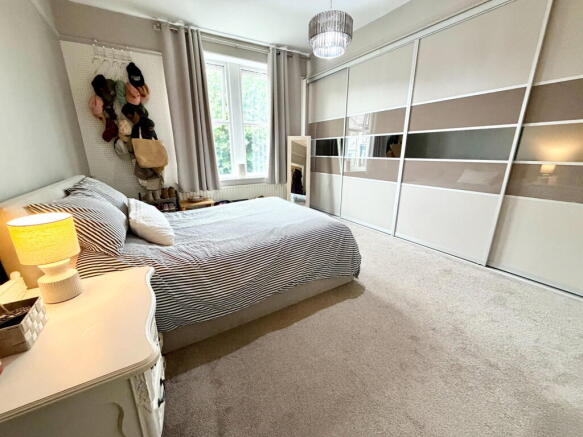 5 bed Villa for sale Image 12