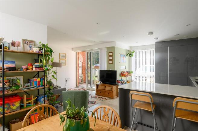 2 bed Apartment for sale Image 12