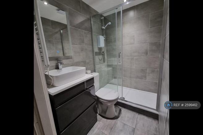 2 bed Flat to rent Image 5
