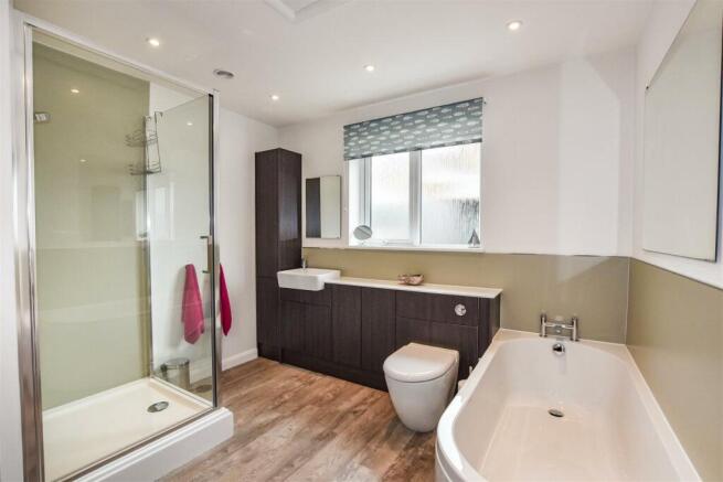 Bathroom.JPG