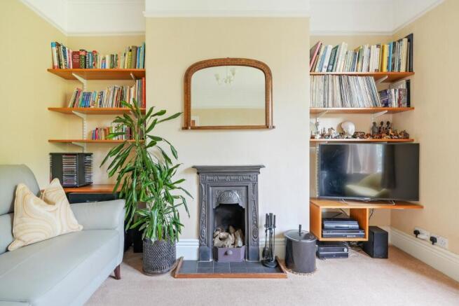 5 bed Semi-Detached for sale Image 6