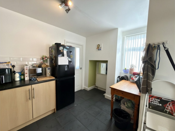3 bed Semi-Detached for sale Image 6