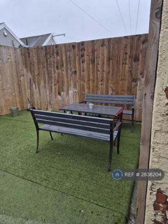 1 bed Flat Share to rent Image 6