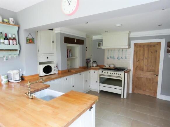 Kitchen A.JPG
