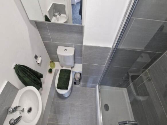 Room 5 En-suite (5)