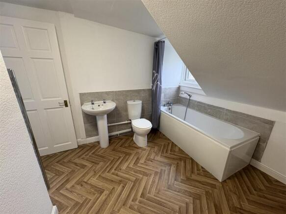 2 bed Apartment to rent Image 8