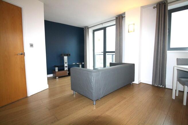 1 bed Apartment to rent Image 6