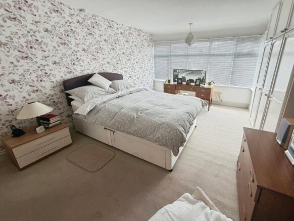 3 bed Semi-Detached for sale Image 9