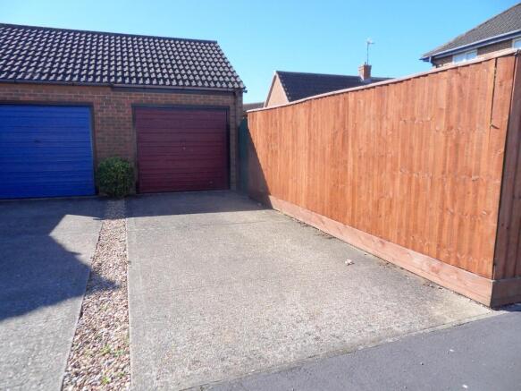 GARAGE & DRIVEWAY