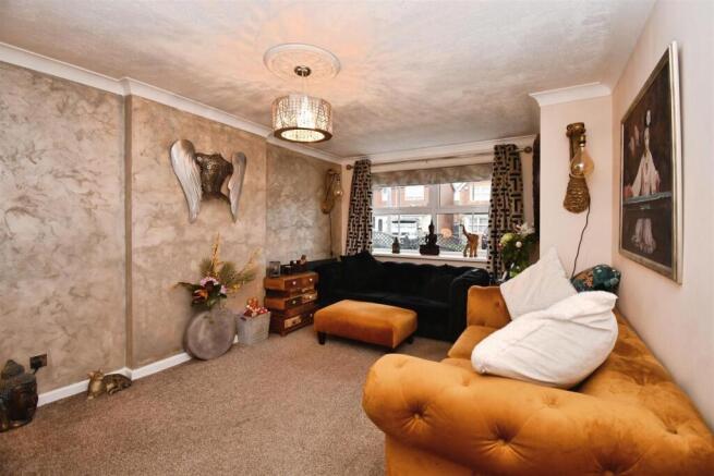 4 bed Detached for sale Image 7