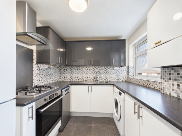 Mintern Close, Hedge Lane, London, N13 photo 4