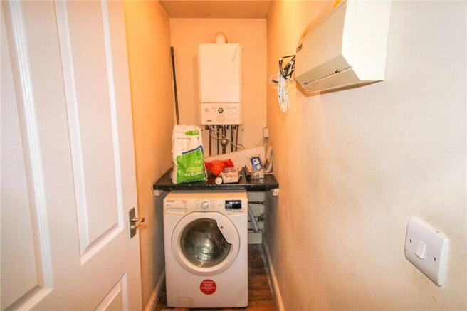 3 bed Apartment for sale Image 8