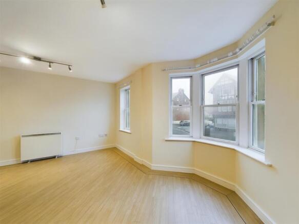 2 bed Apartment for sale Image 8