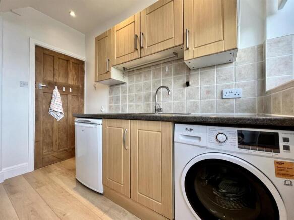 3 bed Semi-Detached to rent Image 10