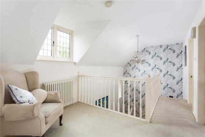 4 bed Detached for sale Image 11