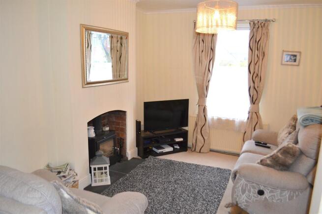 LOUNGE / DINING ROOM 