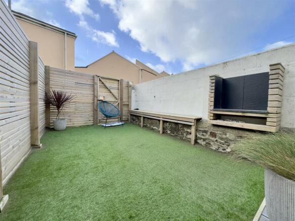 ENCLOSED GARDEN