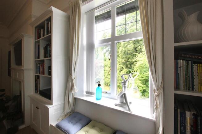 2 bed Flat for sale Image 7