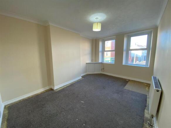 1, 284 Holton Road - living room.jpg