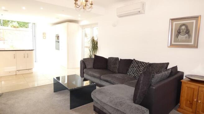 4 bed Detached for sale Image 11