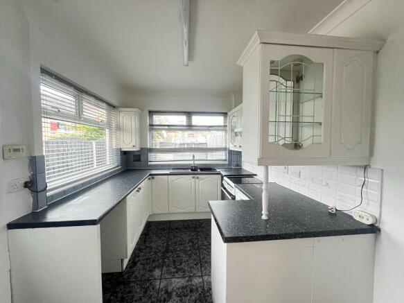 3 bed Terraced to rent Image 4