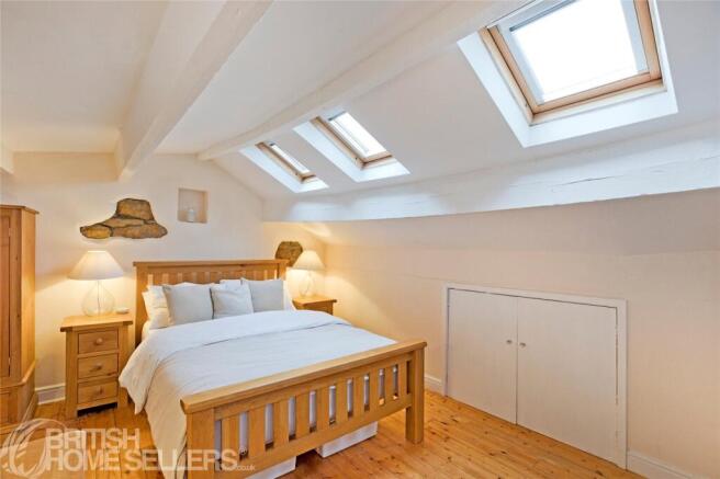 2 bed Semi-Detached for sale Image 11