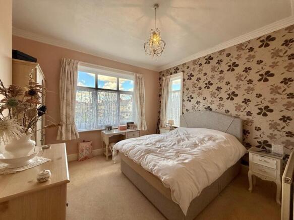 5 bed Semi-Detached for sale Image 10