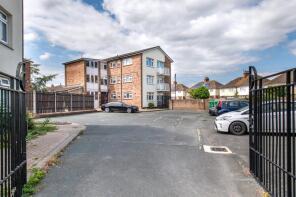 Flat 19, Lewis Court, Snelling Avenue, Northfleet, Gravesend DA11 7EA