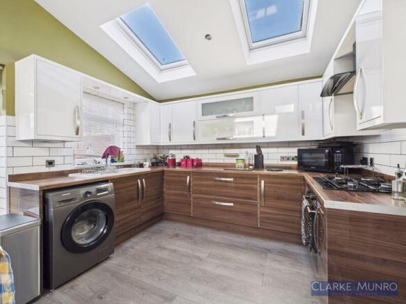 4 bed Semi-Detached for sale Image 8