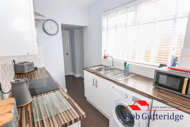 FITTED KITCHEN