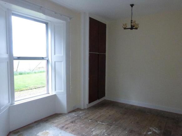 Dining Room/Bed 5