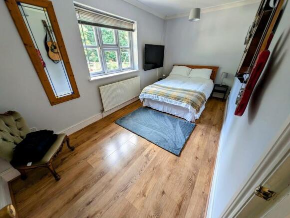 bed 1.jpg