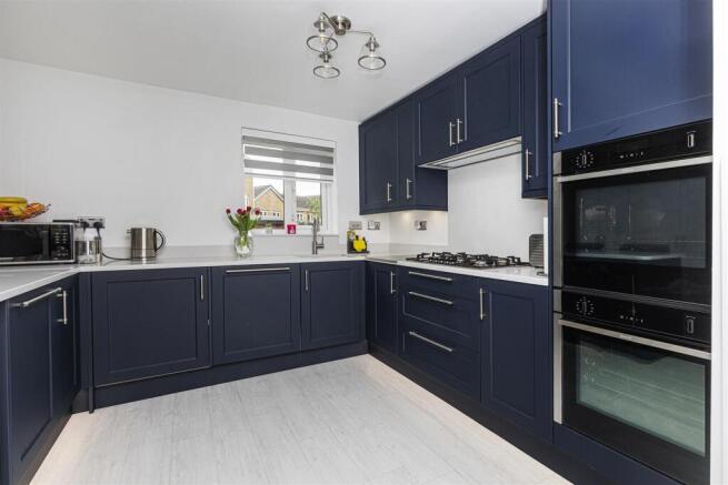4 bed Town House for sale Image 9