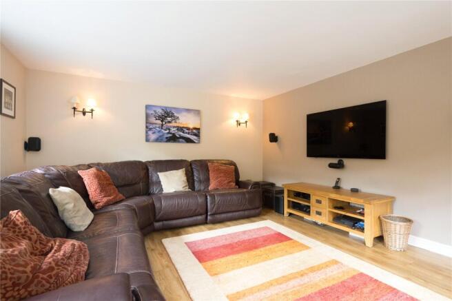 5 bed Detached for sale Image 11